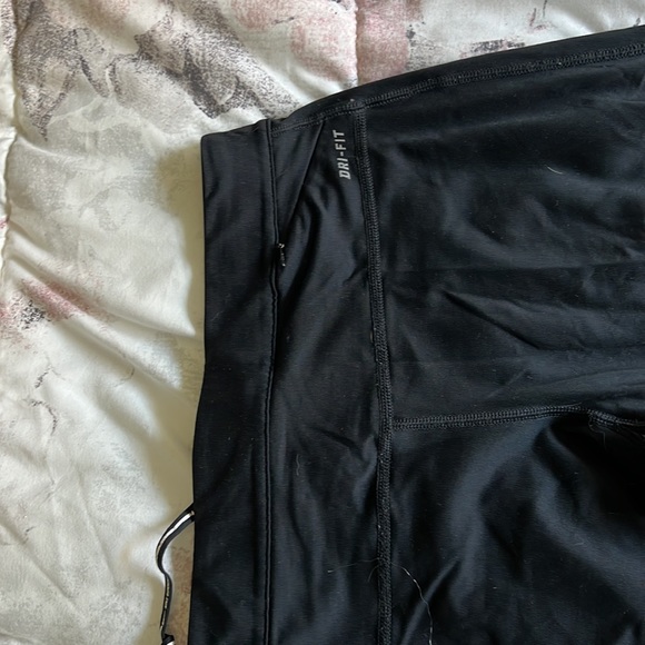 Black Nike "Run fast" cropped leggings size small - Picture 3 of 4